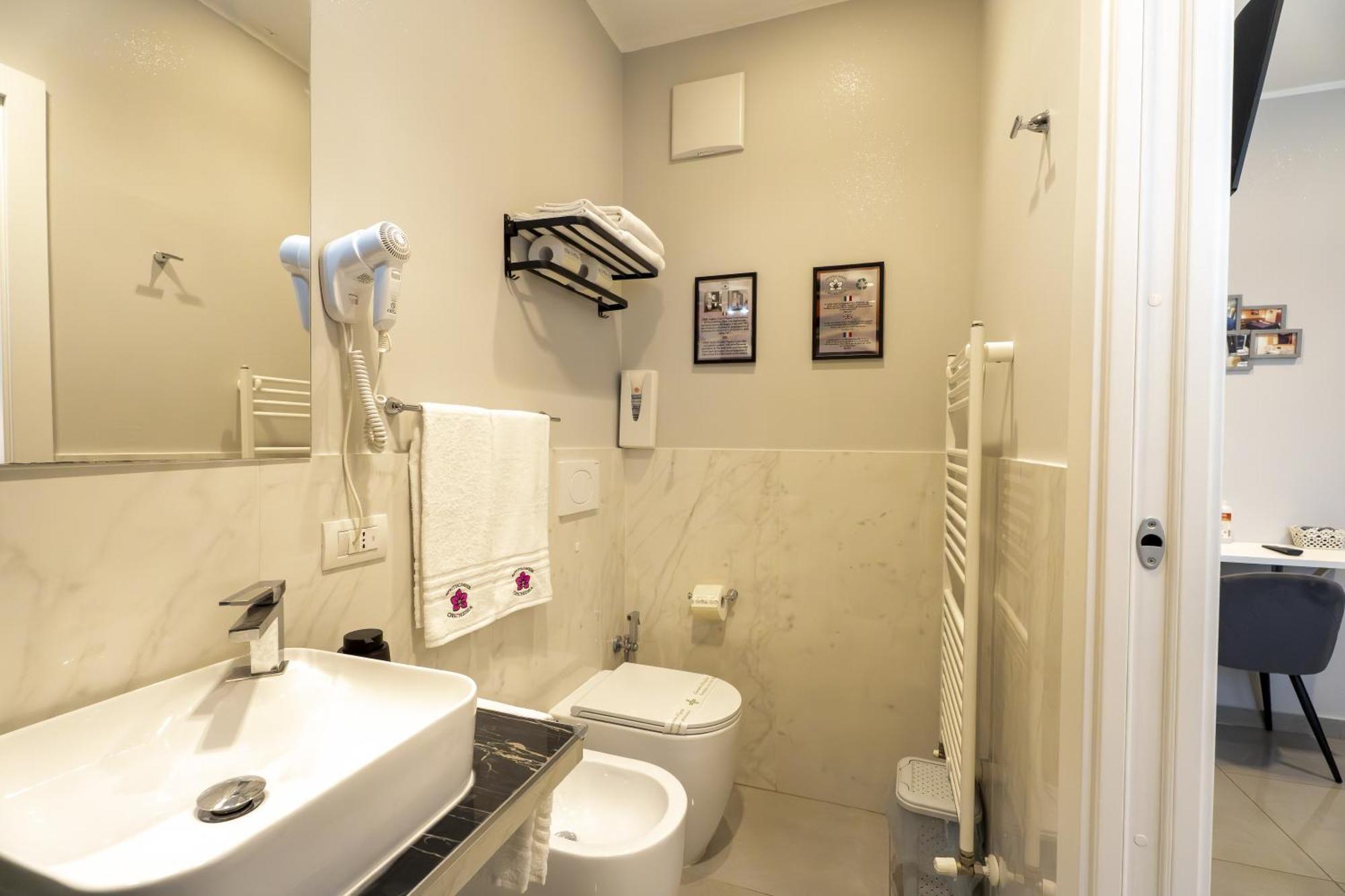 Affittacamere Orchidea For Tourists Hesperia Hosp Modena Exteriör bild